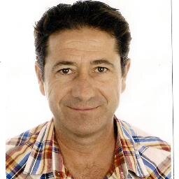 Profesor Educación Física , Entrenador Superior de Natacion y Triatlón. Aventurero, soñador y a veces inventor.