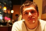 Воспитанный мужчина не сделает замечания женщине, плохо несущей шпалу.