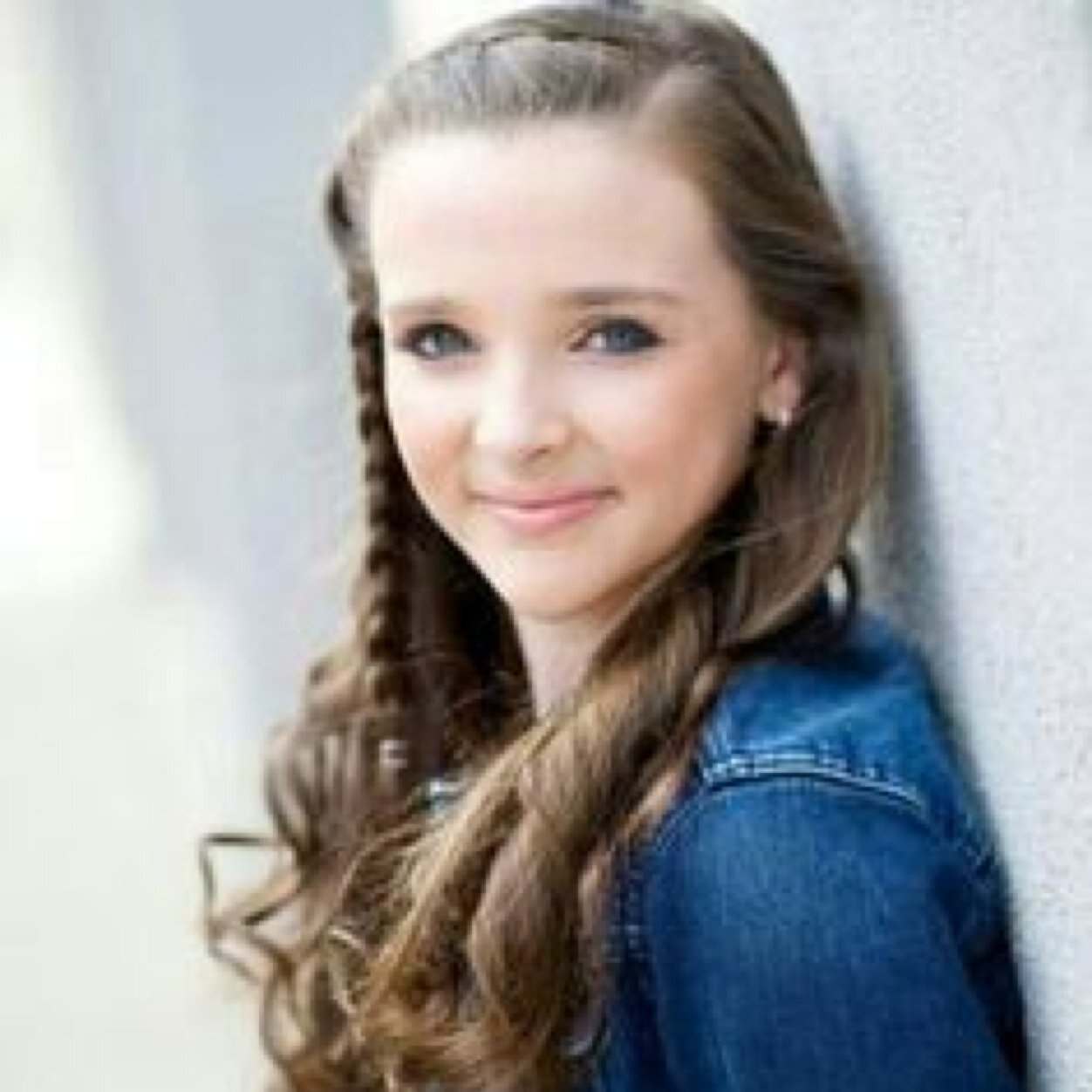 Ello, I'm Evelyn, Evelyn black. I'm 13 years old, single, and I can control ice. I'm also Sirius Black's not soo amazing daughter. My house is Gryfindor.