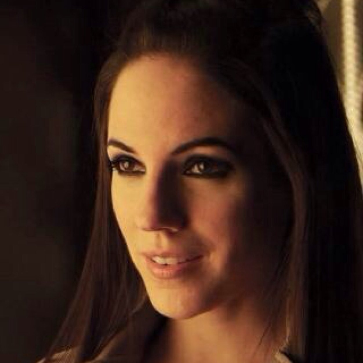 A sexy Succubus and @Sexy_Kenzi's partner. Married to :@nkajjr120. Rp.