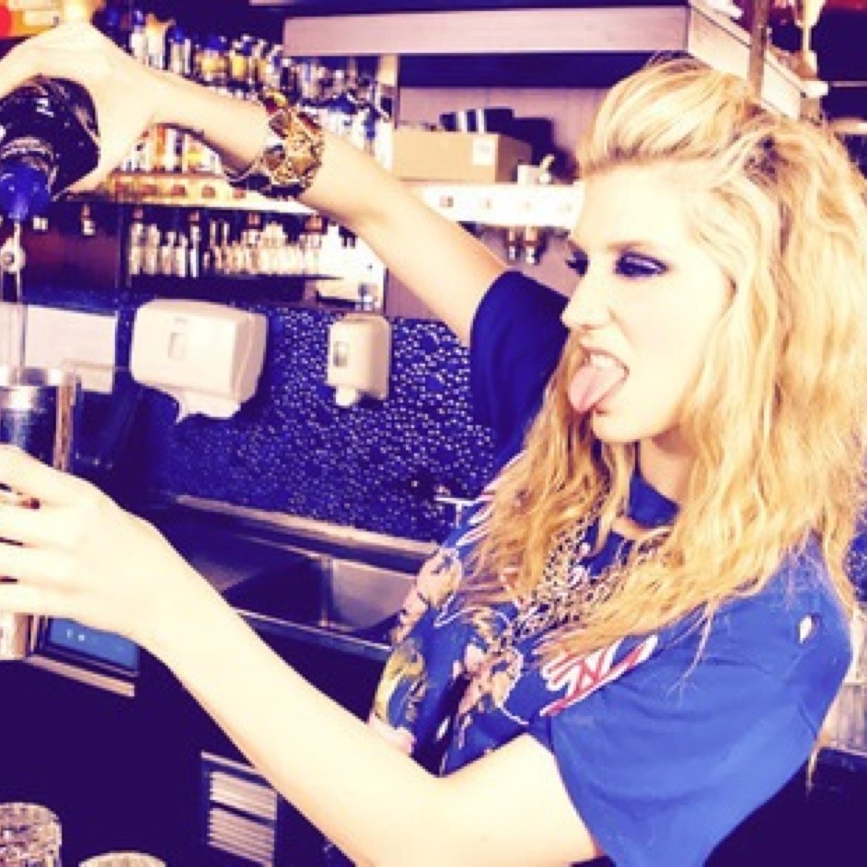 Ke$ha is my queen, my life, my strength. Without it ? I can not imagine. Stay Strong Ke$ha ! Your animals are there to support you.