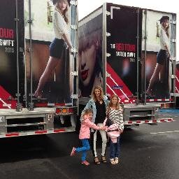 laluthill's profile picture. just your average mom- not in my kitchen