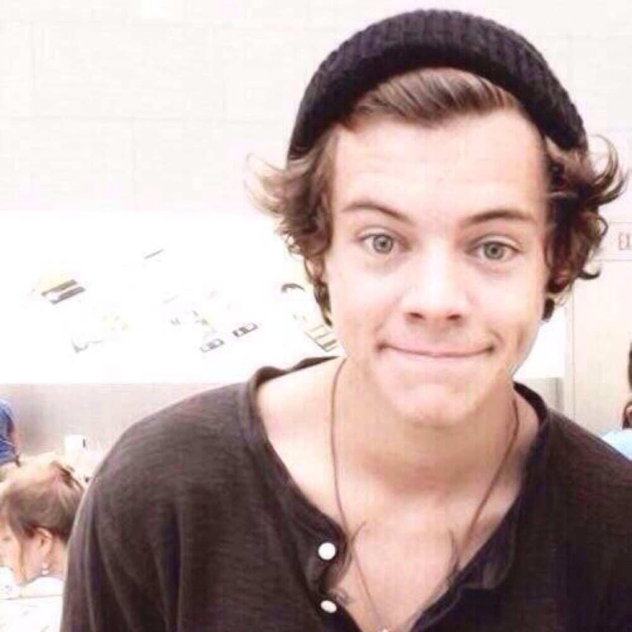 Follow @ticklemelouis please? Thank youuu