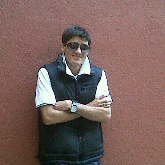 Cuando estés en la cima, tus amigos sabrán quien eres. Pero solo cuando estés abajo, tu sabrás quienes son ellos