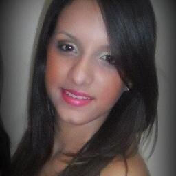 Eu aprendi a sorrir, mesmo com os olhos cheios de lagrimas. Sentimentos expostos em apenas 14O caracteres' !