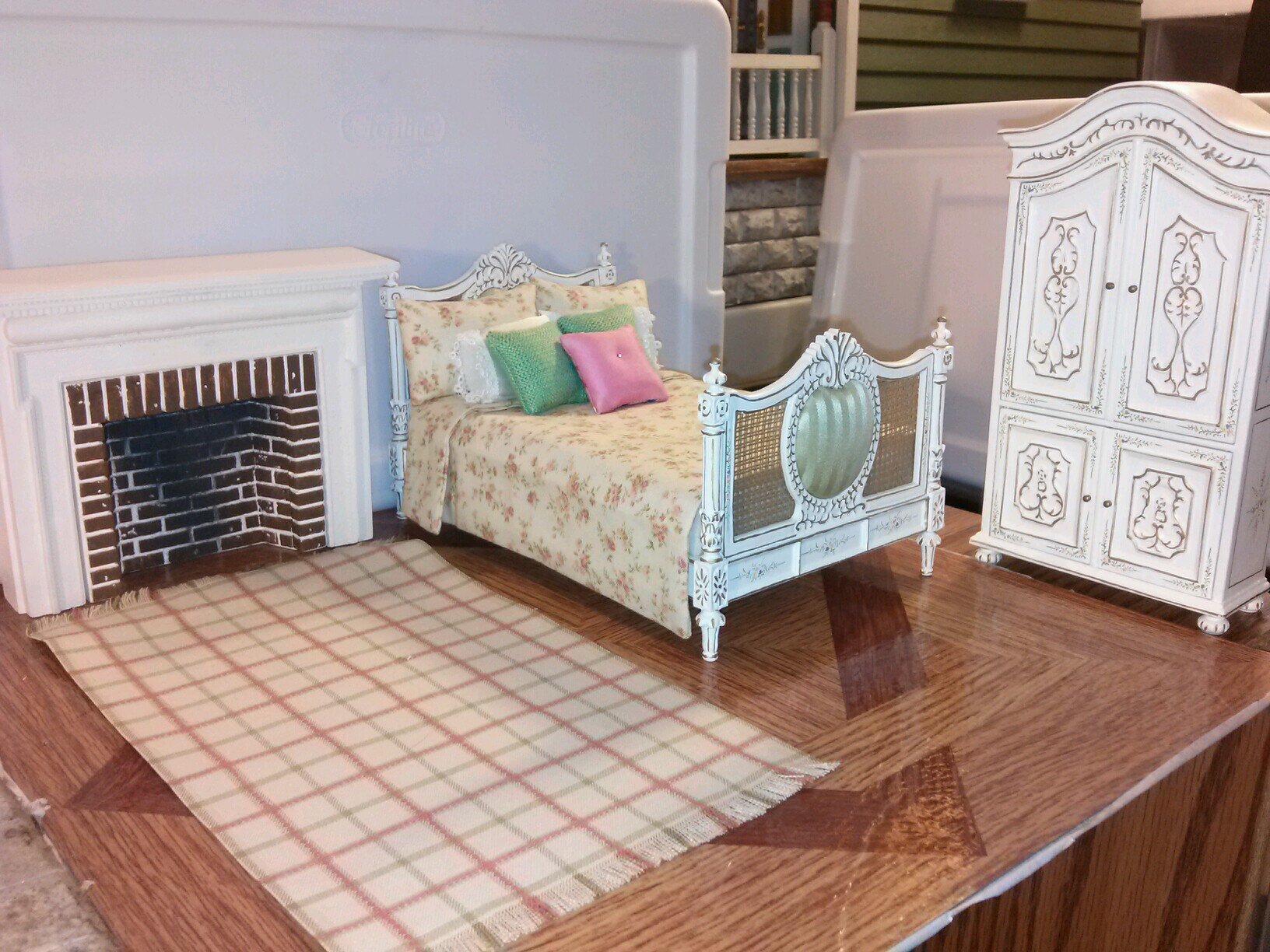 Interior Design in 1/12 scale High quality dollhouse room sets!  Flip your dollhouse today!
Our Shop https://t.co/KcDe2rCHj0