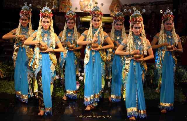 Tari tradisional,modern & hip hop dance,modelling,studio latihan taman budaya jatim jl.genteng kali 85 sby.CP: 082143006688 (bawon),081931604429 (dimas pramuka)