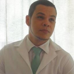 Enfermeiro por profissão, amigo, brincalhão, chato e estressado. Eu dono de mim mesmo.