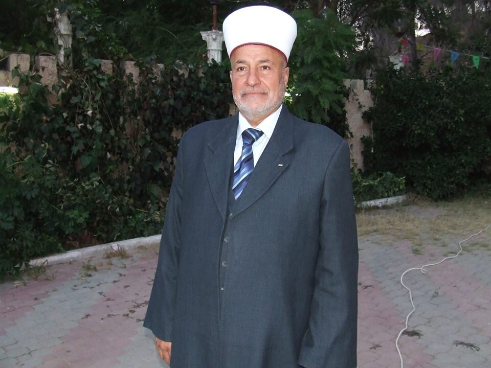 مقتي قوى الأمن الفلسطينية، خريج الجامعة الاردنية والخرطوم، عضو اللجنة الوطنية العليا لمناهضة العنف ضد النساء، رئيس جمعية أصدقاء جامعة القدس المفتوحة، رئيس لجنة