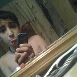 - “Formar un carácter no te lo enseñan los profesores, sino la familia, la vida y las situaciones que pasas diariamente”- Sex Pistols

I-D-O-L-O-S- “♡