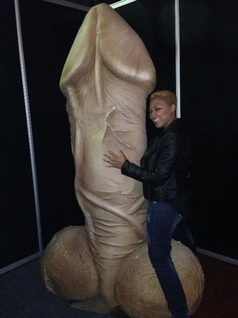 rato_g's profile picture. Love having a gud time with friends and family, da occassional drink en good book.