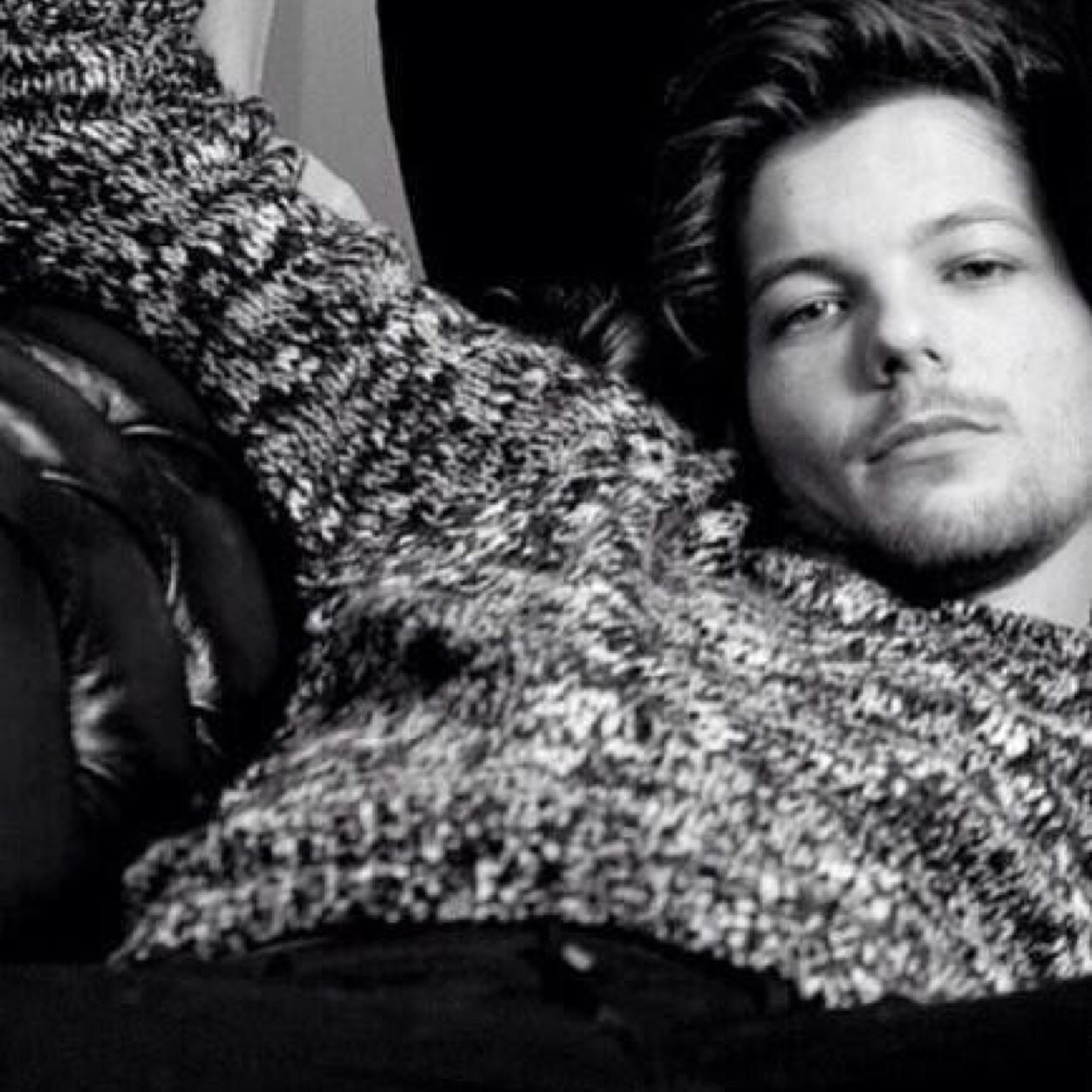 @Hellyestyles ^free follow so follow her k