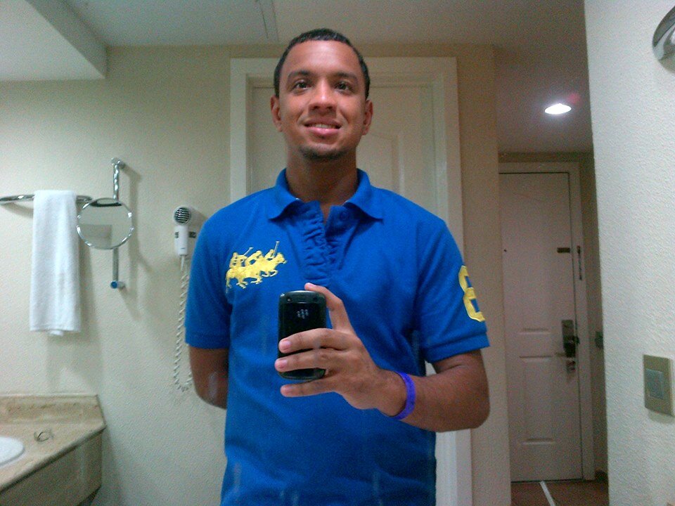 Estudiante de Ingeniería,Scout a tiempo completo, Vivo en Santo Domingo pero cuando la universidad se da tiempo estoy en puerto plata visitando a mi familia.