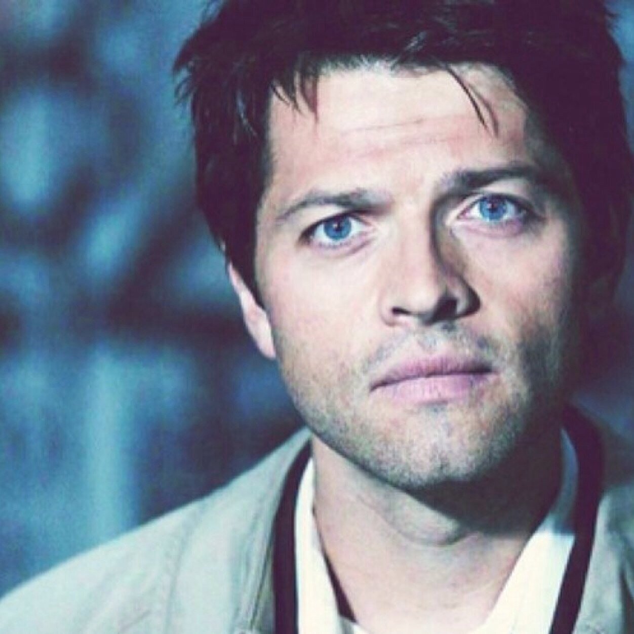 I don't understand. How am I supposed to write my autobiography in such little space? Well, Uhm.. I am fond of burgers, bees, and Winchesters.