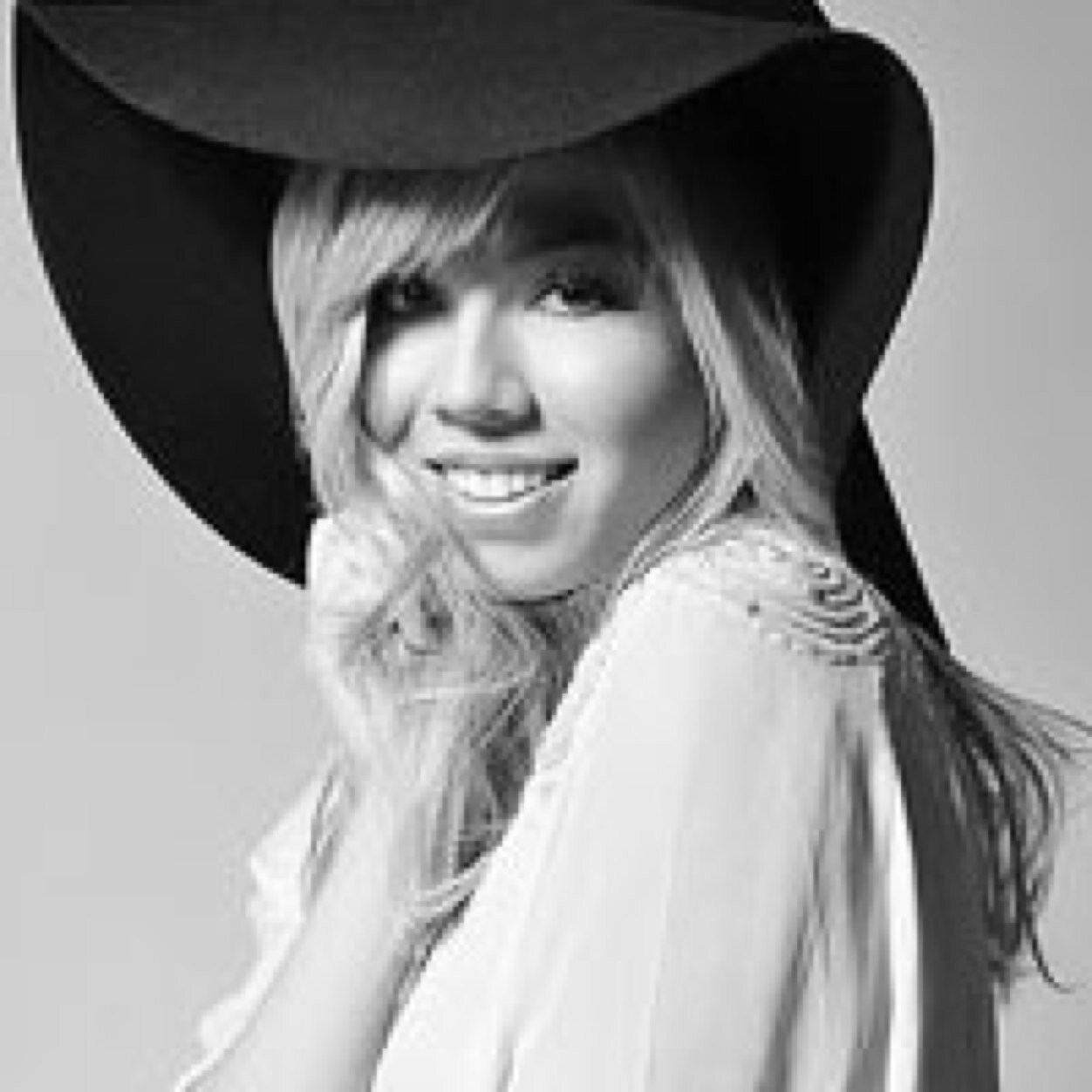 @jennettemccurdy followed 04/09/2012& @arianagrande followed 19/10/2012, mcurdian, arianator/tiny elephant, beastie, lizbian/gillian for life, have a good day