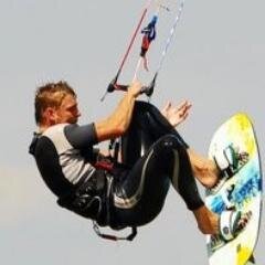 Trotse papa | Marketeer | Loves riding Waves and Wheels | Board, never Bored