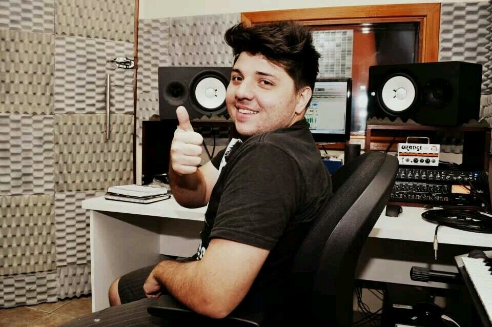 Fernando Falcade Produtor Musical, Músico e Proprietário do Estúdio's Fer.