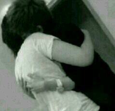 -
روزي

خذيني من بينهم وضميني ، قولي لهم ههي تحبني وآنا آحبها
(|=♡♡♡