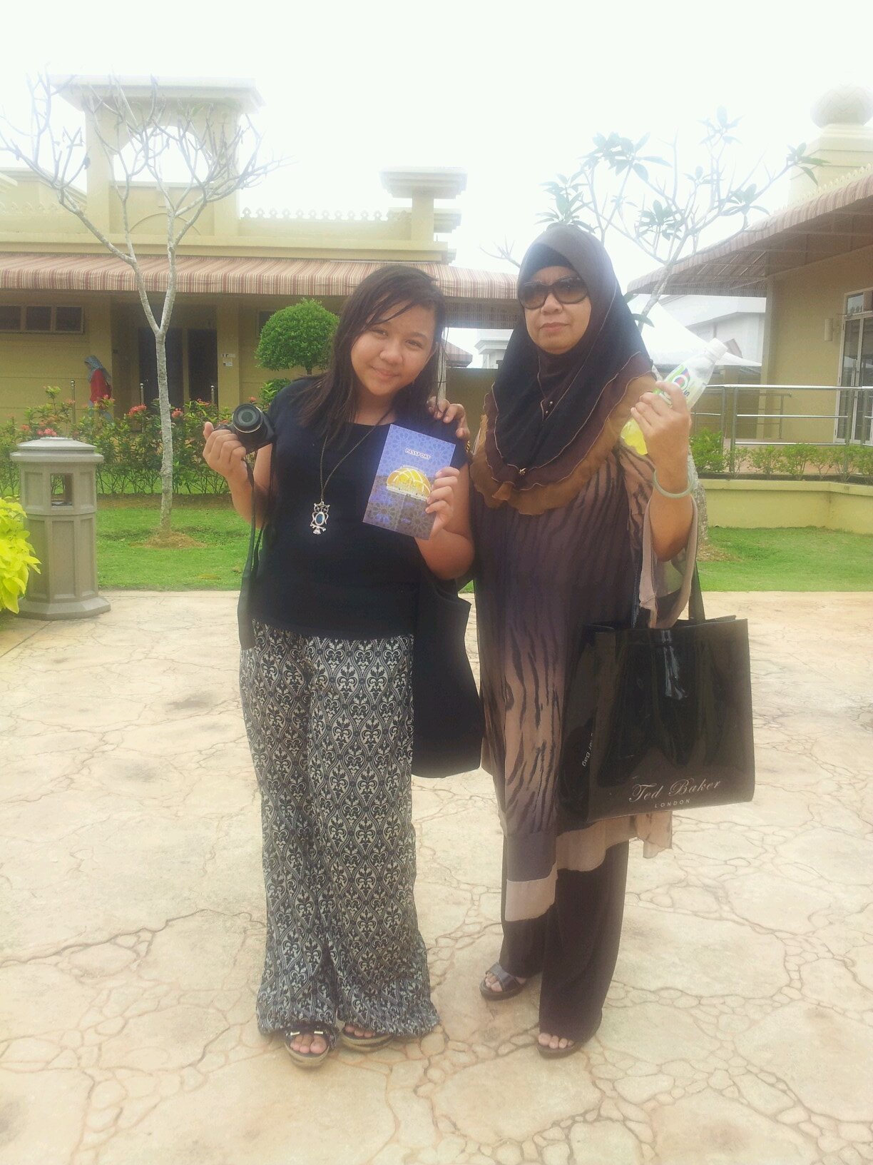 EmiraElyssa's profile picture. 