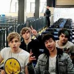 \(^◡^ )/  this is saved by @tbfhlasht0n & @wrkitniall // follow us there & feel free to ask for dms to calum ashton and luke   \(^◡^ )/