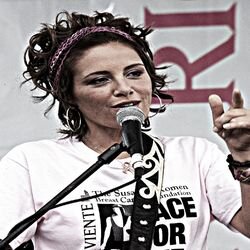 esta página facebook es dedicada a Soraya Raquel Lamilla Cuevas (11 mar 1969-10 may 2006) Cantautora, activista, compositora, productora, arreglista, poeta ...