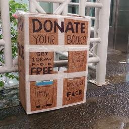 Kita bersama-sama dengan riang gembira mengumpulkan buku-buku untuk anak2 yang membutuhkan.