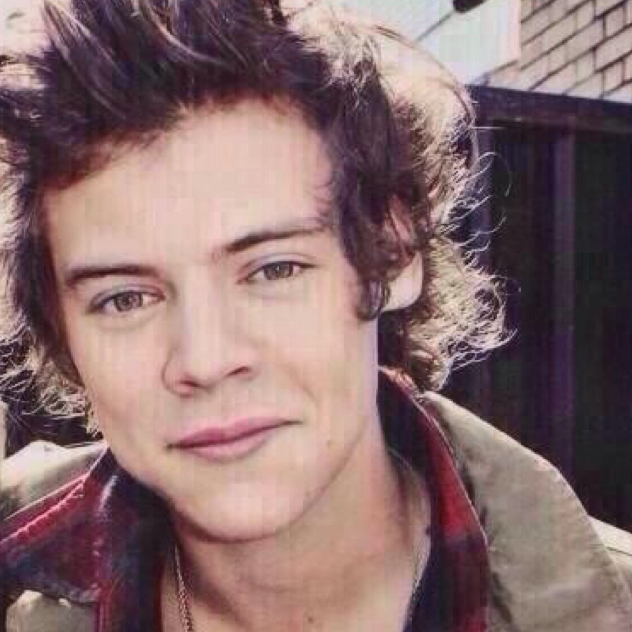 Please follow @StrawZarryPie instead of this account. Thaaaaannnkks. xx