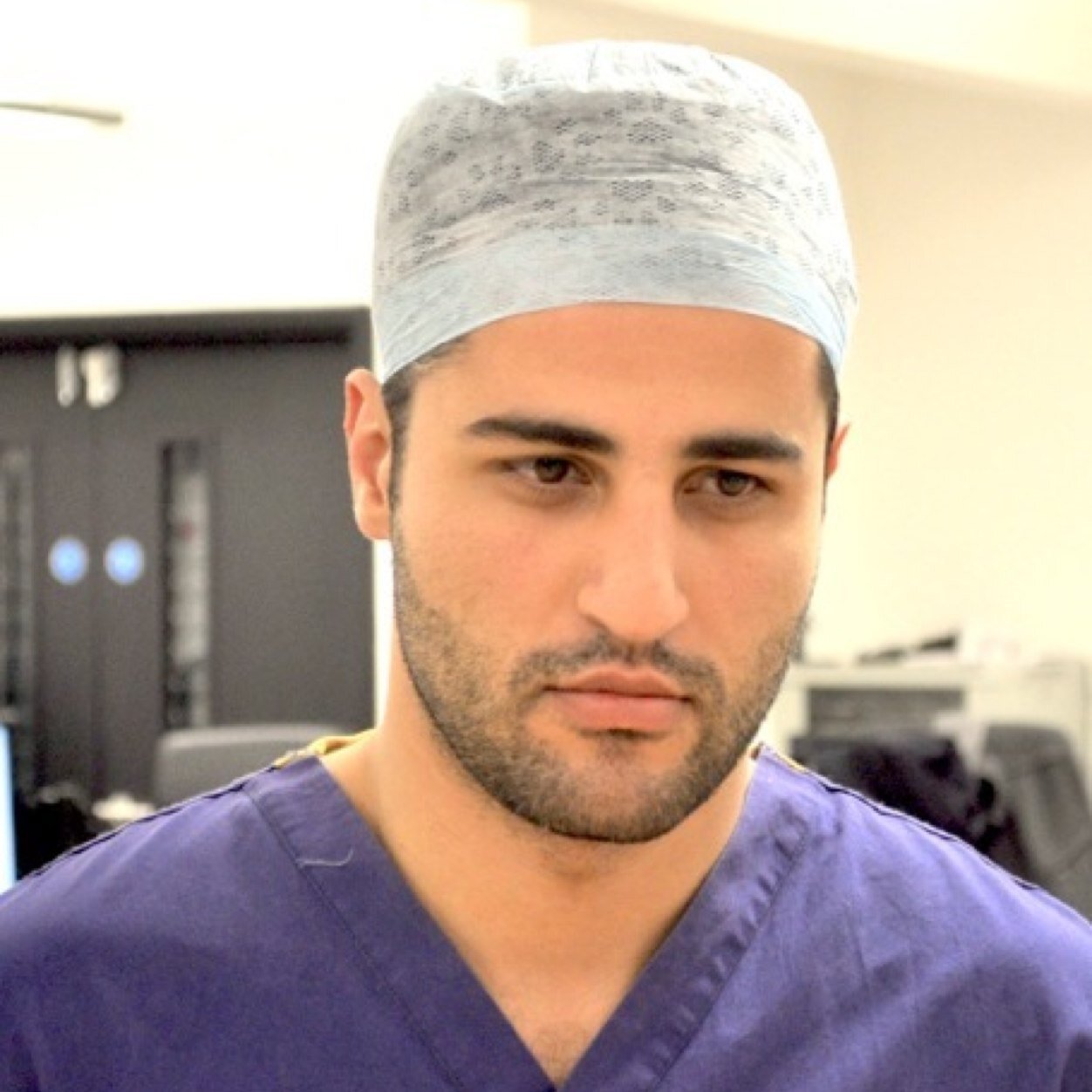 Plastic Surgeon Trainee, Academic and Entrepreneur. Co-Founder CEO @_digitalsurgery @TouchSurgery #robots and #ai