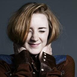 Gryffindor. Weasley Delacour. Hija de Bill y Fleur.Hermana de Dominique y Louis. Rubia y dulce. Patronus: pingüino.