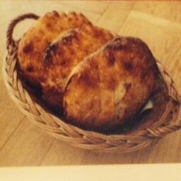 Learn to make full-flavoured, hand-crafted artisan breads in your Own Home.