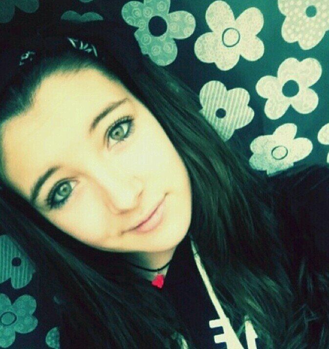 DeAngeliitto's profile picture. ~Bebo para intentar olvidar mis problemas,no te equivoques//Llevame a la cima*