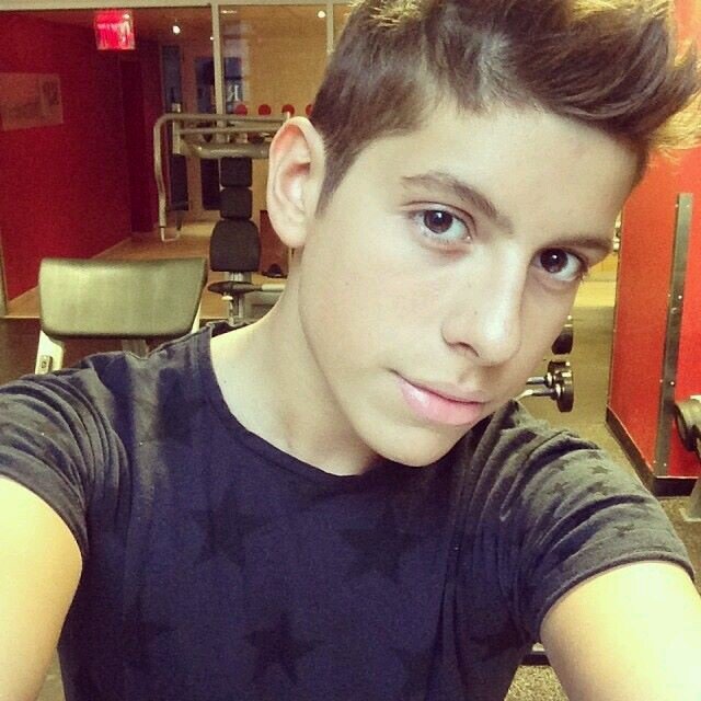 ツMatt
 no es Solamente mi Idolo, sino mi Inspiracion Matt is The Love Of My Life~♥~ #Hunters #Beliebers
 #Mahomies