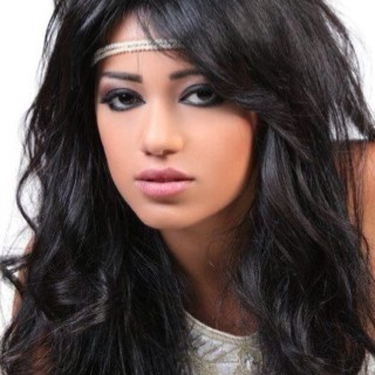 لبييييـہ ي صوتــْن ناداني من بعــــيـــد!..❥