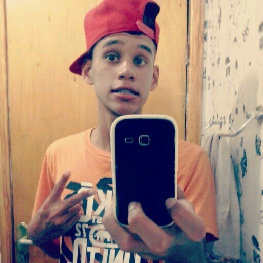 Senhor me faça forte pra poder continuar, não me deixe fraquejar. Me guie onde eu for, me livre do perigo, do meu caminho afaste o inimigo !