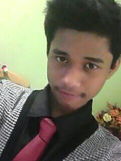 I'm a LOVER not a FIGHTER. 15 Year OLD. Islam FOREVER. Still non TAKEN(single)LOL:-). Love art and Football,Badminton,Bowling and GIRL:-)LOL:-)