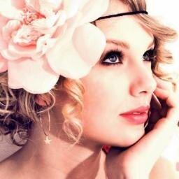Hola, me gusta la musica de Demi, Taylor y Ariana xD espero caerles super bien ♥♥♥!!