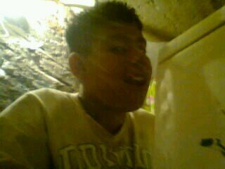 un idiota que no sabe que hacer.......y se conecta a twitter.