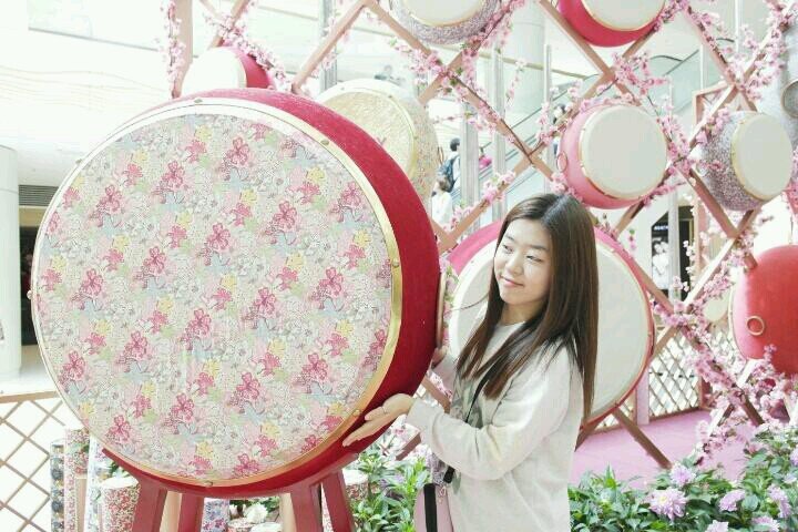 자세히 보아야 예쁘다 오래 보아야 사랑스럽다 너도 그렇다.