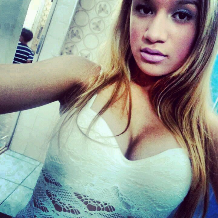 Nem melhor nem pior, apenas o melhor que eu possa ser. @DALESTEBR eu te amo meu amor 3
@MORENIINHO_ euteamo minha vida 3
A U T E N T I C A!
BNH rss!