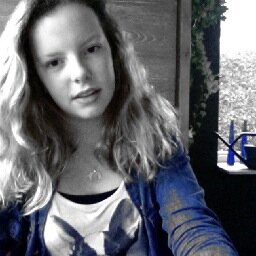 I love dropje ( mijn kat ) ,vriendinnen, mijn vader,voetbal,tekenen en music!!!!!!