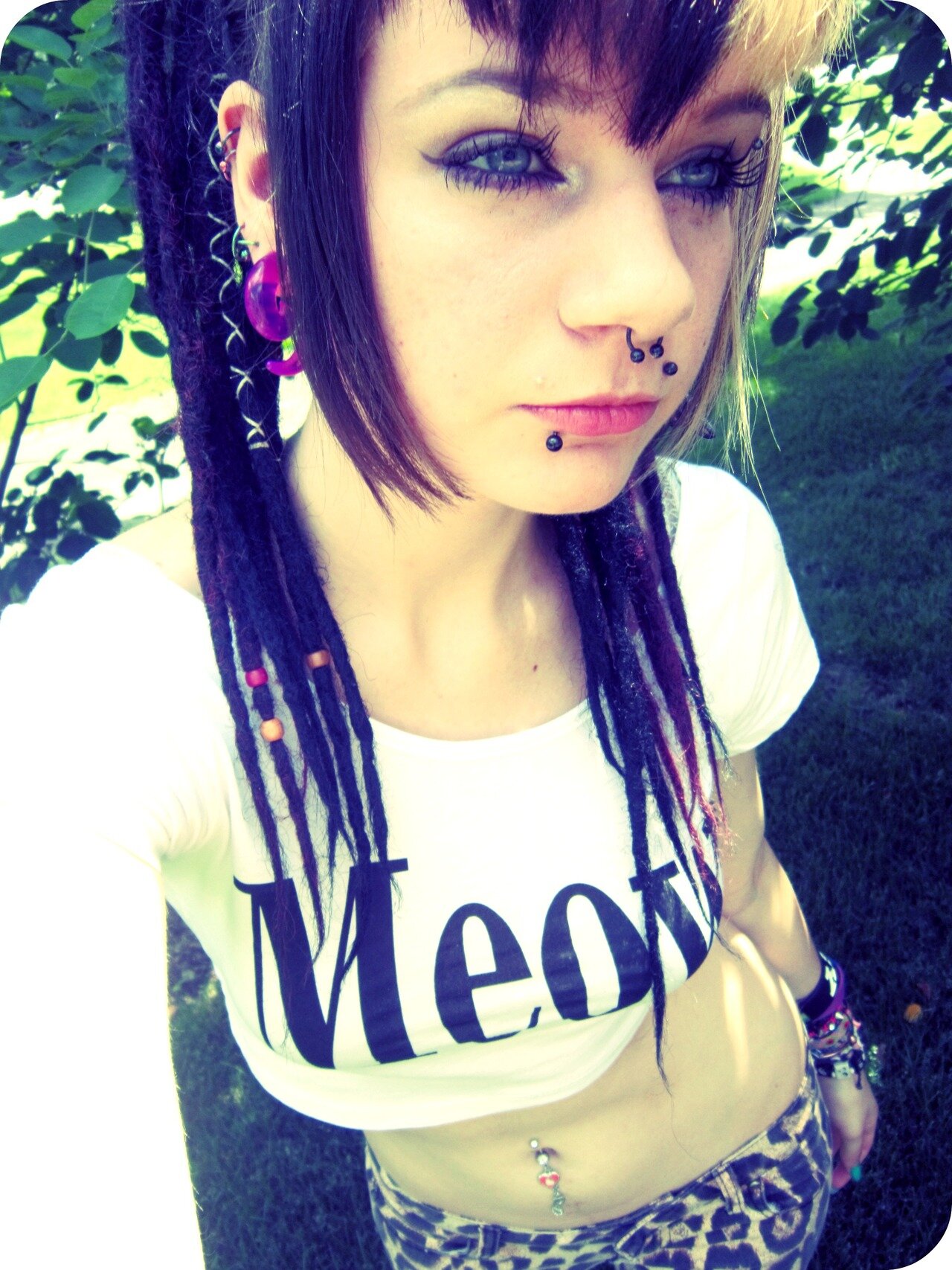 _msg_ZOo__69's profile picture. Dear food commercials, Nobody eats food in slow motion with their eyes closed. Sincerely, normal people.