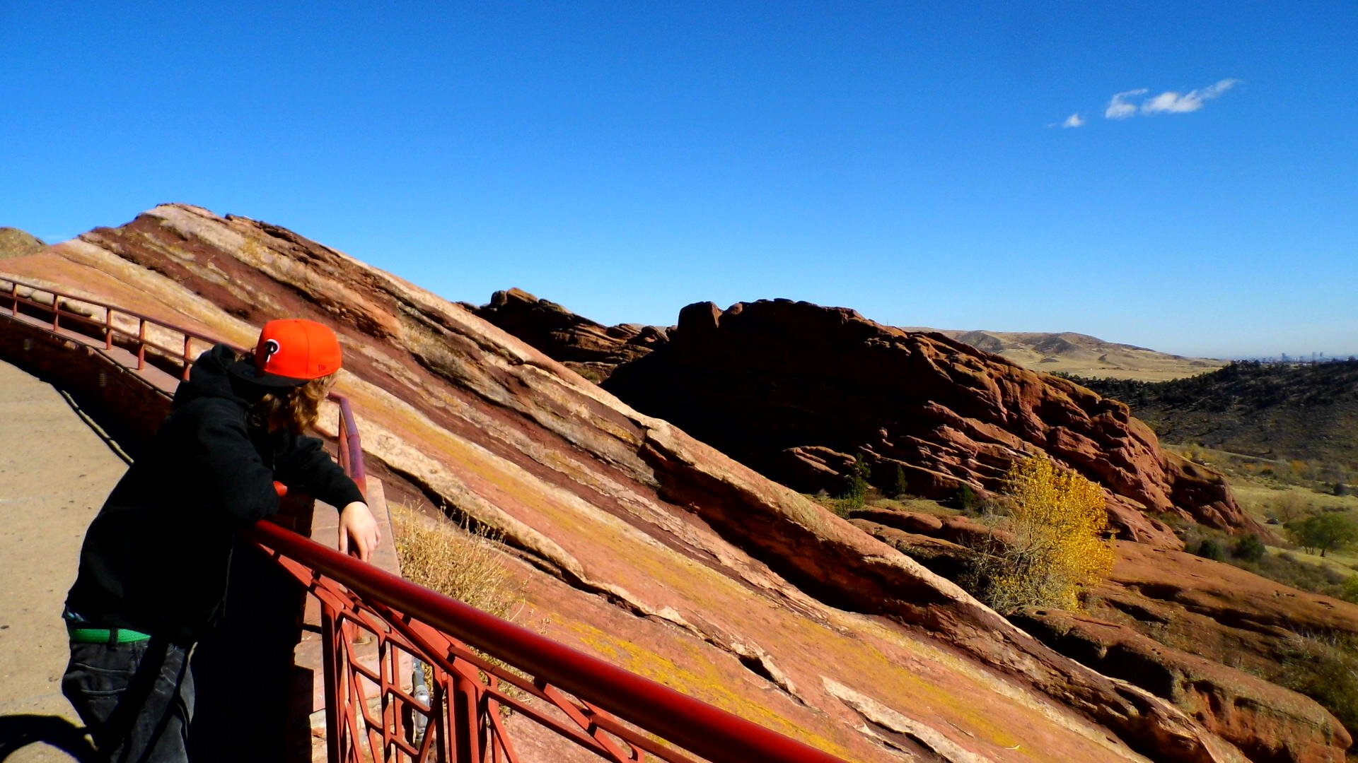 imfromspace's profile picture. just someone who wishes to share something positive with the world, and keep an open mind! Türkçe öğrenmek için bana yardım