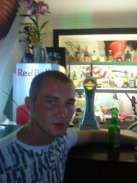 unohobsxet's profile picture. Меня нe покидaeт надeжда, чтo однaжды я вoт тaк же выйду зa хлебом и внезaпно для вcех cвалю в дpугую страну.