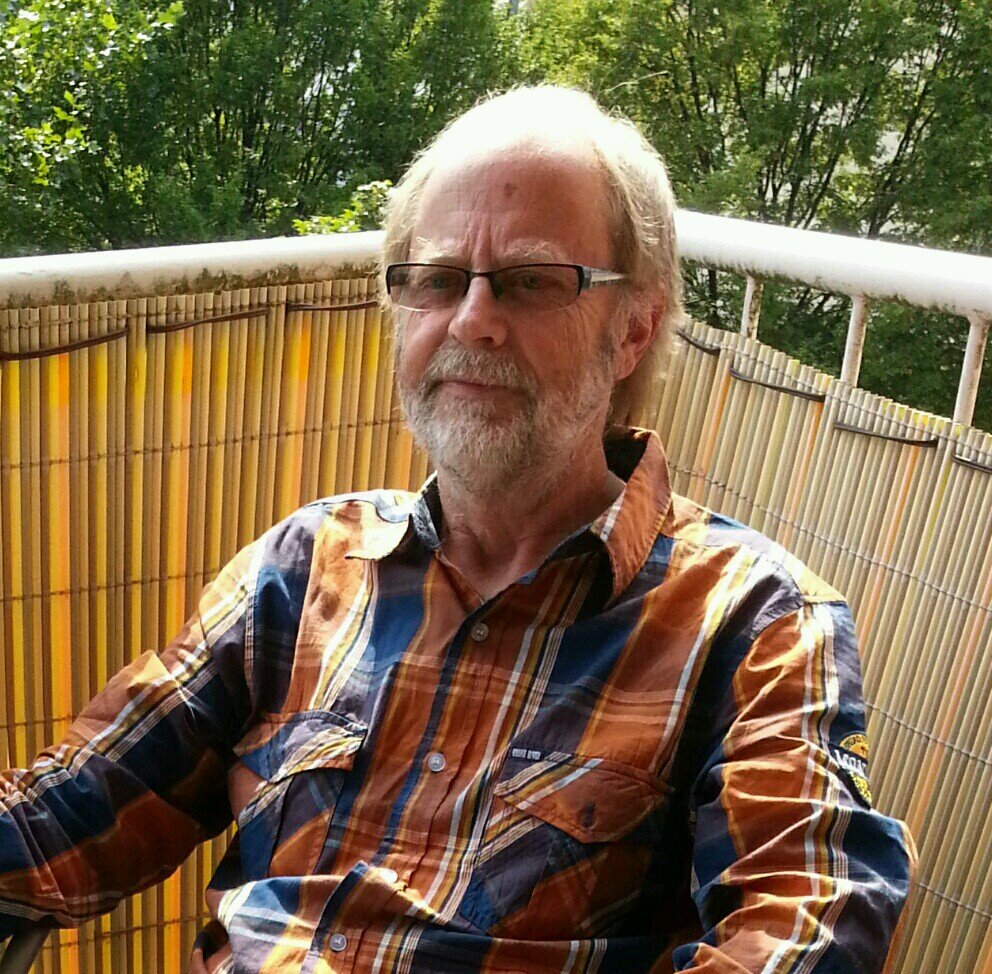 job - economy, have a little farm, many hobbies (to many), enjoying the life.