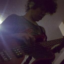 Amante de @cafetacvba, bajista por convicción, pasante de Arquitectura, un nómada, loco, noctambulo y soñador, UN VAGABUNDO