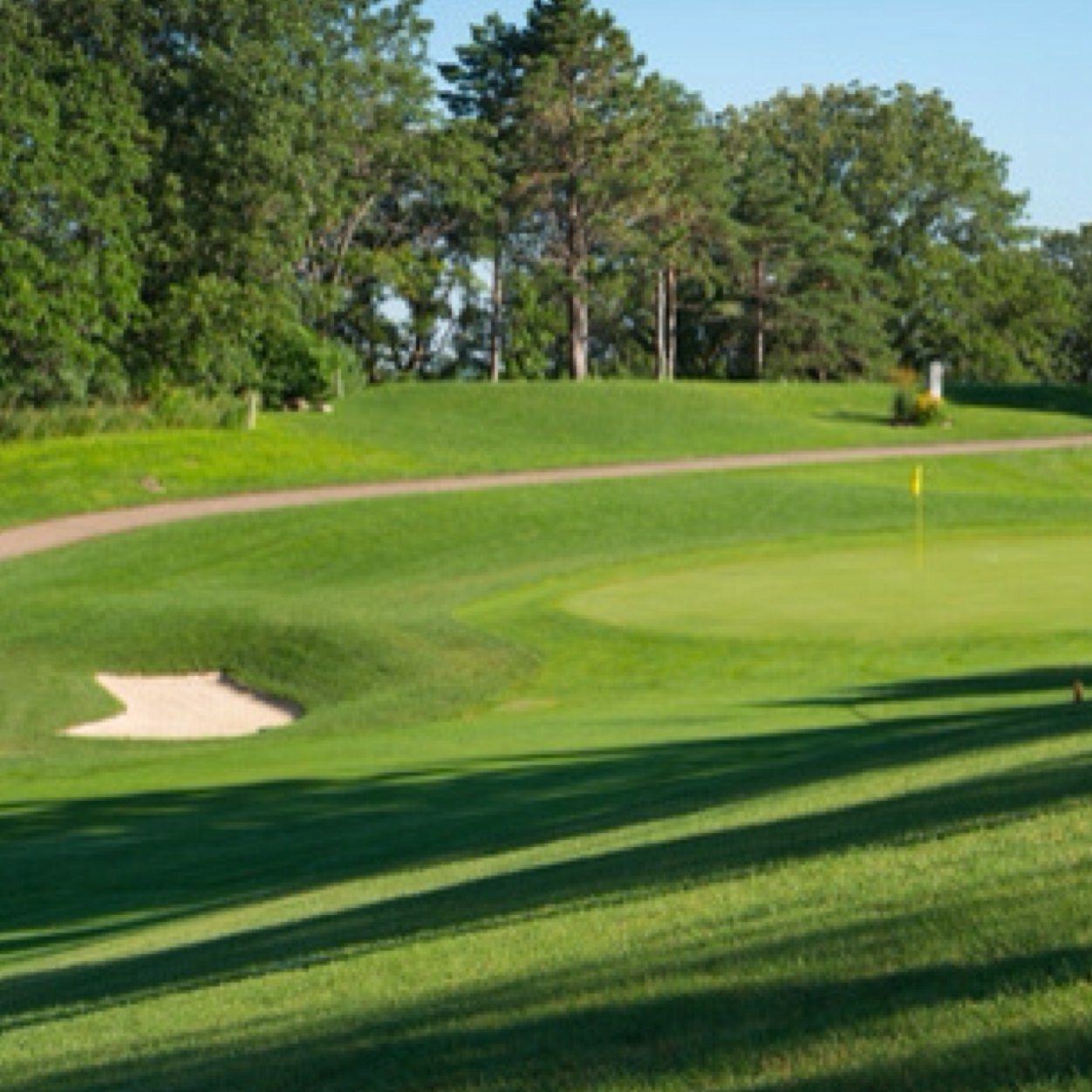 No pool, no tennis courts, just an awesome golf course with a great restaurant!