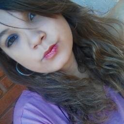 stefaniarajo1's profile picture. Vamos amar o proximo porque o anterior a gente ja sabe que não deu certo ✌  ♡