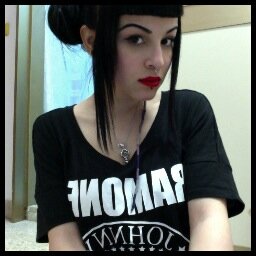 ReginaDelVuoto's profile picture. Solo chi sta zitto può capire /
C'è sempre qualcosa dietro al silenzio/ 
E' la sfilata dei pupazzi lobotomizzati