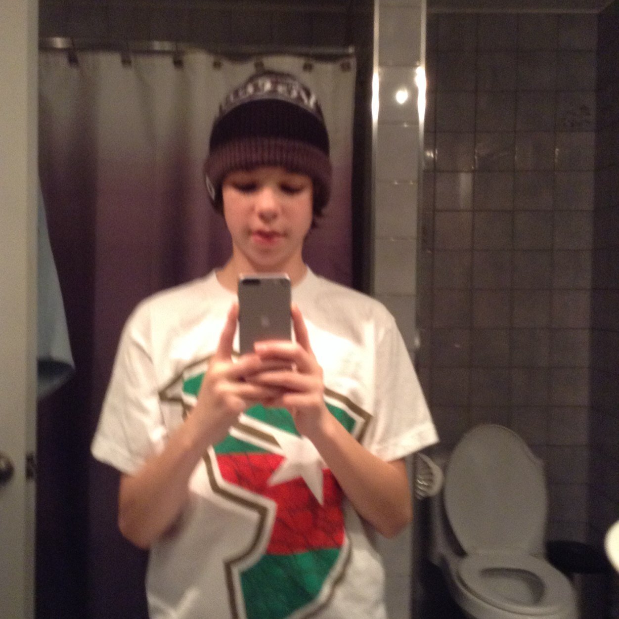 un grand joueur de jeux video suiver moi (follow me)