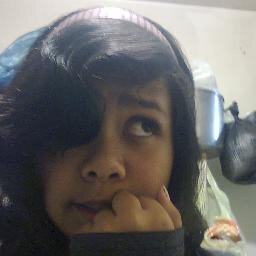 chica desmadroza que le gusta divertirce y  el desmadre yama tokio hotel y es medio gotica pero divertida